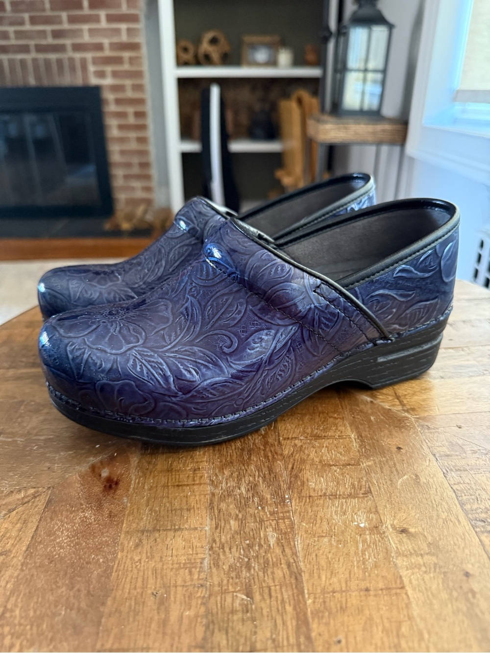 Dansko XP 2.0 Floral Embossed Patent Leather Clog Size 38/8